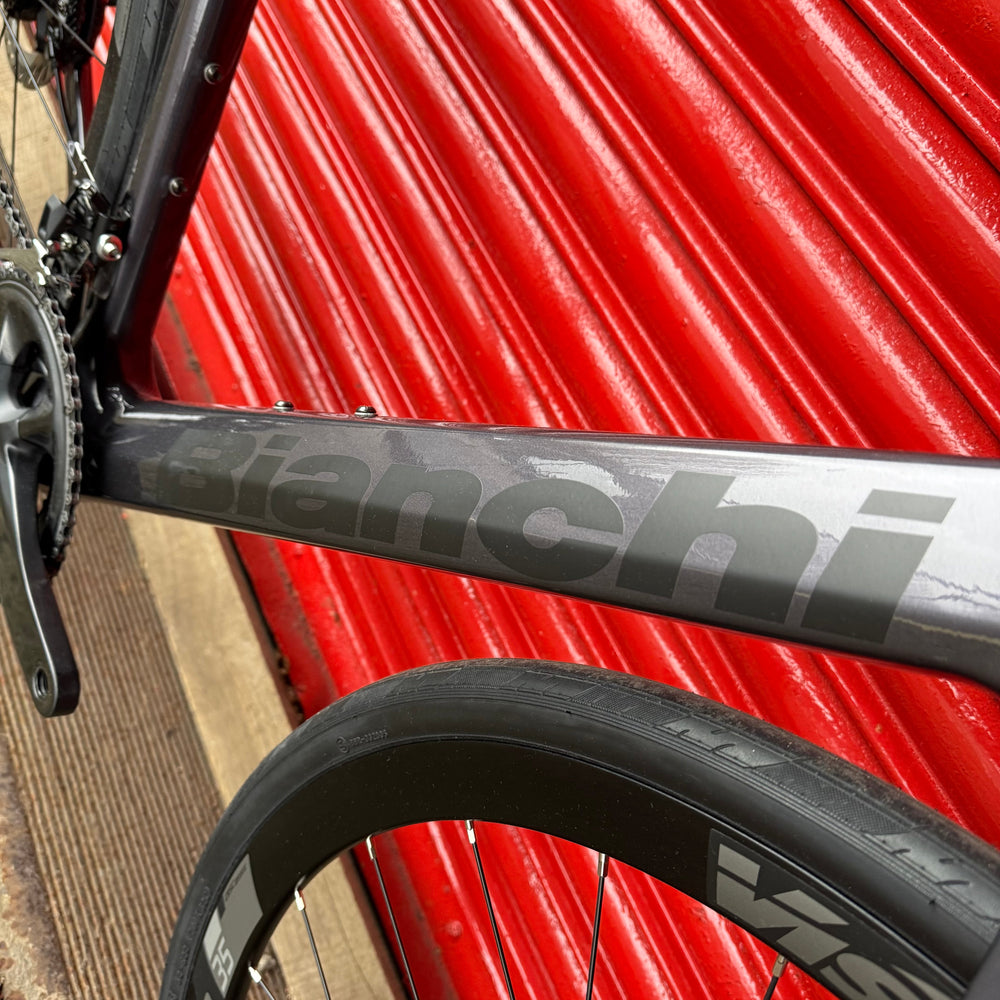 Bianchi Infinito 105 12 Speed Carbon Disc Road Bike - L 57cm — view 9