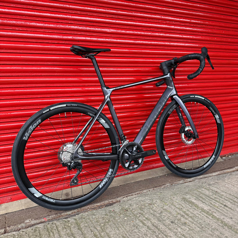 Bianchi Infinito 105 12 Speed Carbon Disc Road Bike - L 57cm — view 3