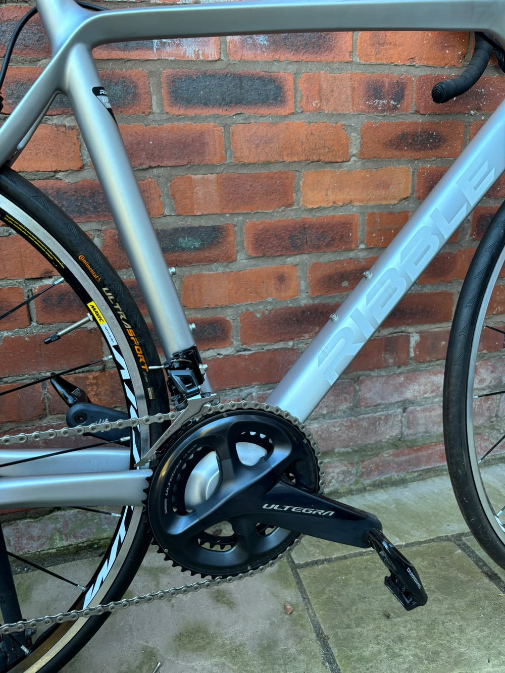 Shimano Ultegra 50/34 compact chainset and front derailleur on the Ribble carbon frame — view 4