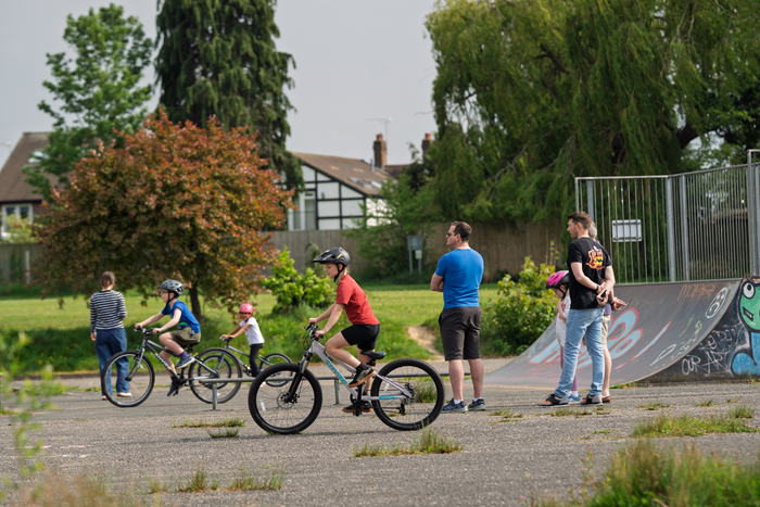 Best Kids' Mountain Bike 20" & 24" UK 2026 | Falcon vs Dawes vs Shyre