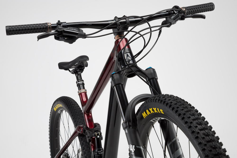 NS Bikes Synonym TR 2 Black/Red, front detail — view 6