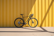 Rondo Ruut AL 2 Green/Black riding on gravel — view 5