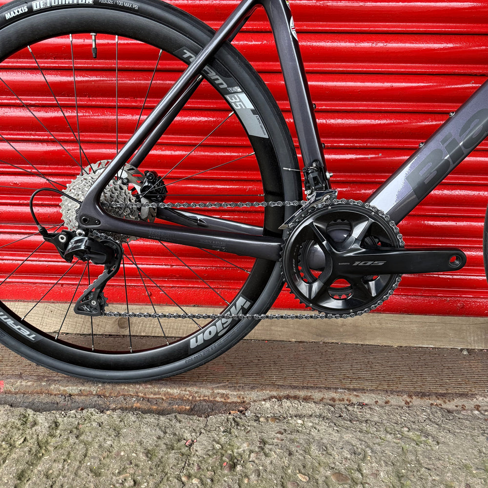 Bianchi Infinito 105 12 Speed Carbon Disc Road Bike - L 57cm — view 12
