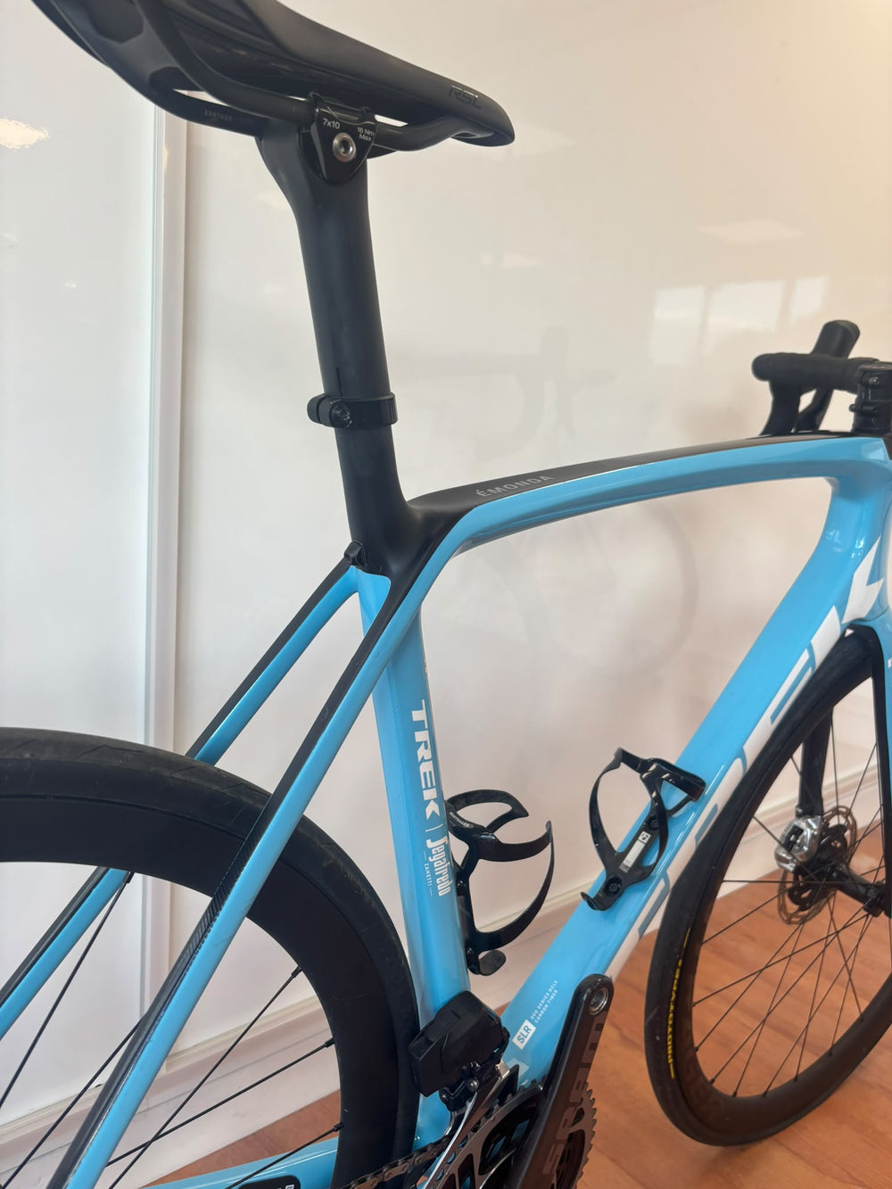 Trek Émonda SLR SRAM Red eTap AXS Carbon Disc Road Bike — view 2