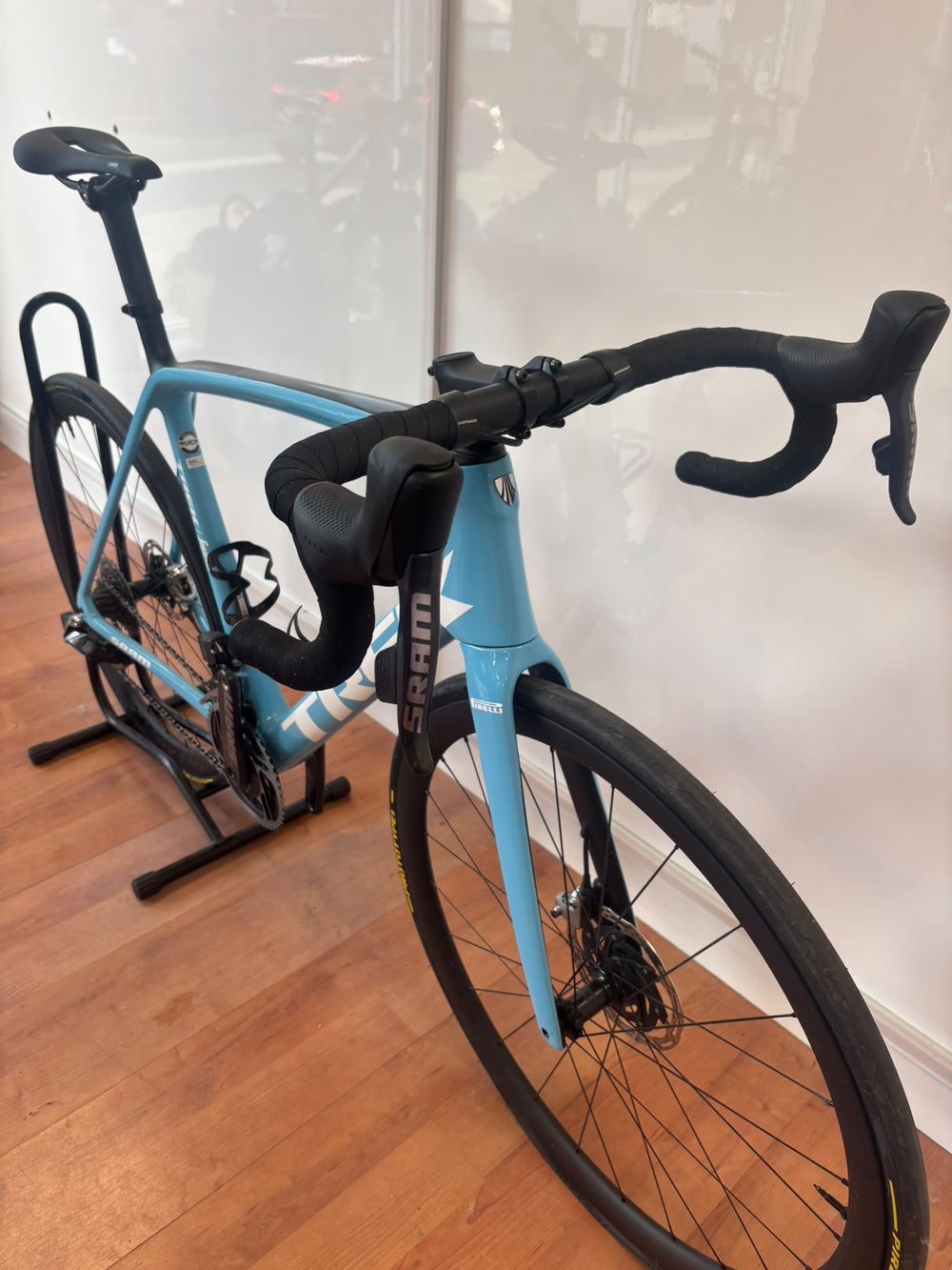 Trek Émonda SLR SRAM Red eTap AXS Carbon Disc Road Bike — view 4