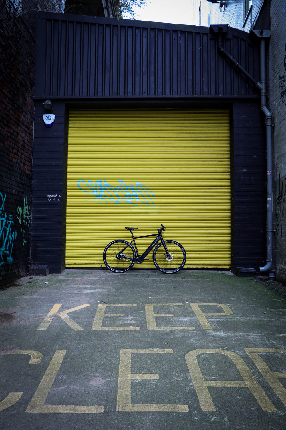 Falcon Zone Electric Hybrid Bike - urban portrait shot — view 32